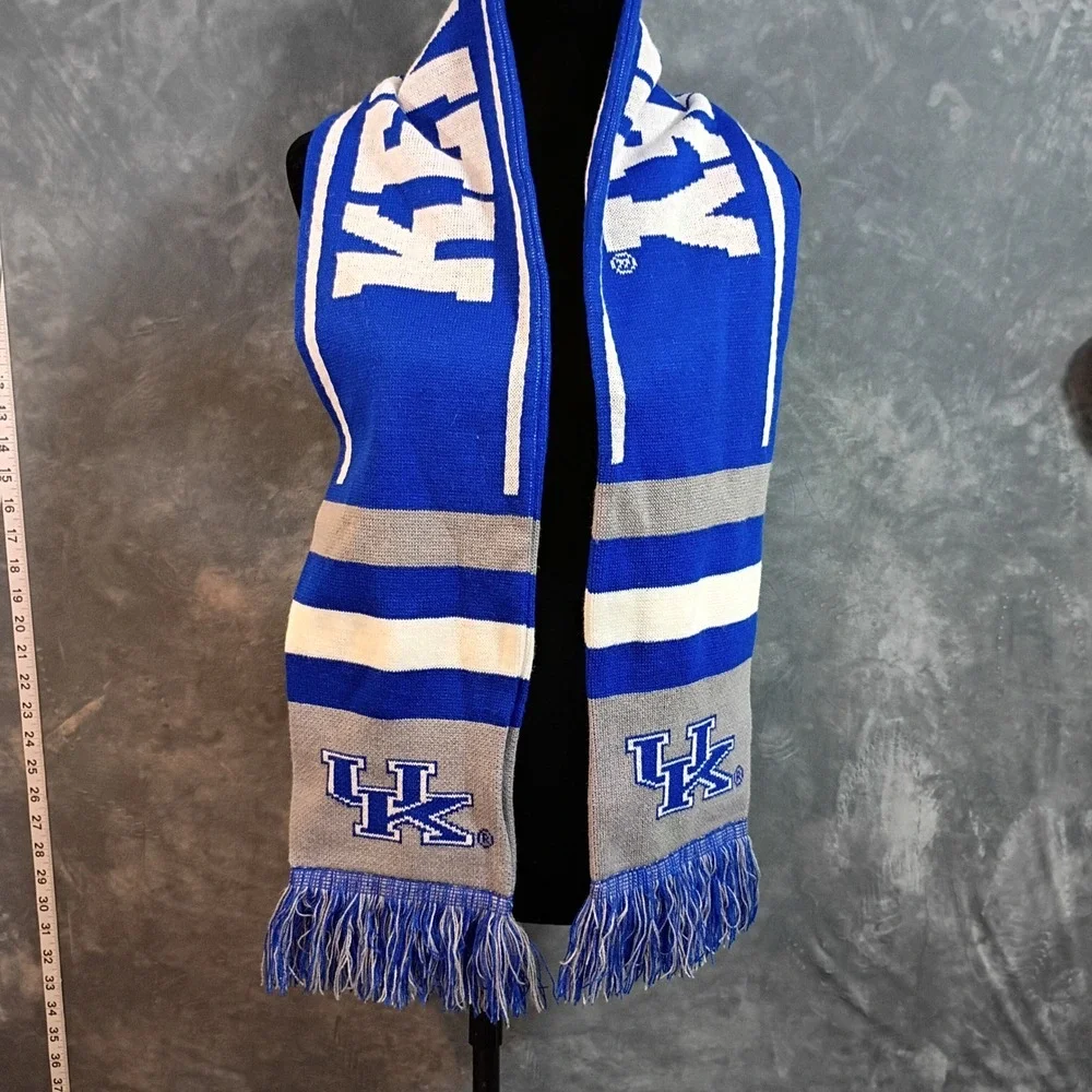 University of Kentucky Wildcats Knit Scarf Blue Grey White Fringe Logo UK 0545